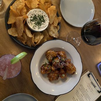 The Monroe - French onion dip General Tsos cauliflower - New American Near Me - Orlando, Florida The Monroe - French onion dip General Tsos cauliflower - New American Near Me - Orlando, Florida