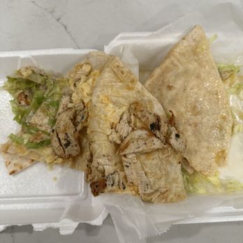 Cholula Mexican grill - chicken quesadilla - Mexican Near Me - Palos Hills, Illinois