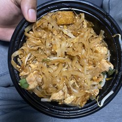 Phu Fha Thai Restaurant - Chicken Pad Thai Entree