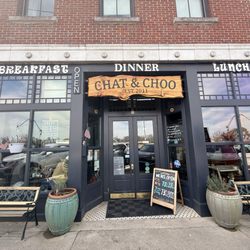Chat & Choo - Outside