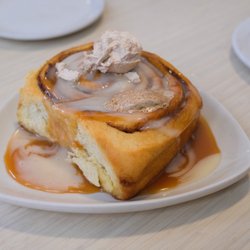 Dream Cafe - Cinnamon Roll