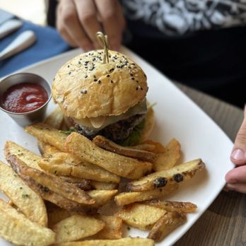 The Cove - Burger - Seafood Near Me - Vancouver, Washington
