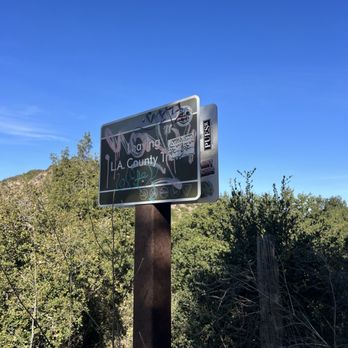 Powder Canyon - Graffiti signs :( - Hiking Near Me - La Habra Heights, California Powder Canyon - Graffiti signs :( - Hiking Near Me - La Habra Heights, California