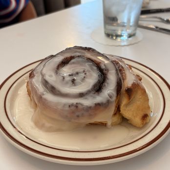 Winnie & Ethel's Downtown Diner - Cinnamon roll - Diners Near Me - Las Vegas, Nevada Winnie & Ethel's Downtown Diner - Cinnamon roll - Diners Near Me - Las Vegas, Nevada