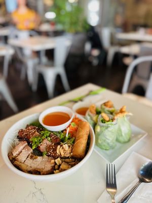 Cuốn - Vietnamese Street Food by null