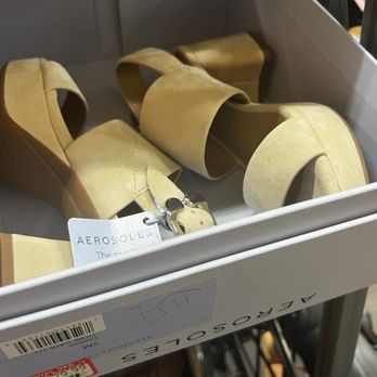 DSW Designer Shoe Warehouse - Shoe Stores Near Me - Dublin, California