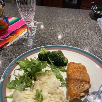 The Oak Barrel - Salmon with mashed potatoes - Brasseries Near Me - Valley View, Ohio The Oak Barrel - Salmon with mashed potatoes - Brasseries Near Me - Valley View, Ohio