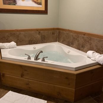 Callahan's Mountain Lodge and Restaurant - Tub! - Venues & Event Spaces Near Me - Ashland, Oregon Callahan's Mountain Lodge and Restaurant - Tub! - Venues & Event Spaces Near Me - Ashland, Oregon