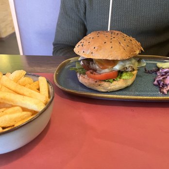Cheese N' Salsa - Regular cheeseburger - Italian Near Me - Saarbrücken, SL