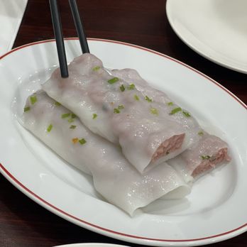 Sweet Wonton House - Parsley and beef rice noodle roll dim sum item - Cantonese Near Me - Little Neck, New York Sweet Wonton House - Parsley and beef rice noodle roll dim sum item - Cantonese Near Me - Little Neck, New York