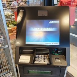 SPAR Robert Martinek e.U. - Hier gibt's einen GAA,an dem kann man kostenlos Geld abheben. Nicht so wie bei den Halsabschneiderbanken in Mayrhofen, wo das 5 € kostet