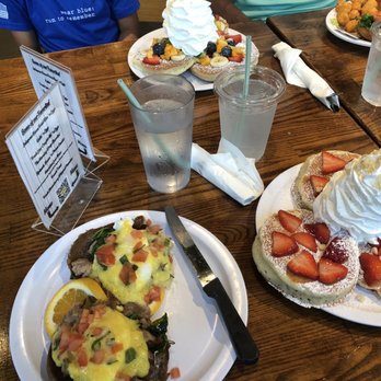 Eggs 'n Things Ko Olina - Breakfast spread - American Near Me - Kapolei, Hawaii