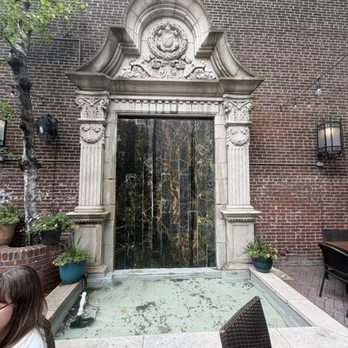 Square One Brewery & Distillery - Beautiful fountain in the courtyard - American Near Me - Saint Louis, Missouri Square One Brewery & Distillery - Beautiful fountain in the courtyard - American Near Me - Saint Louis, Missouri