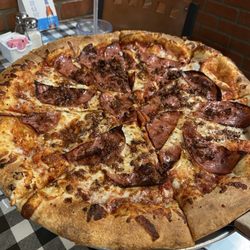 El Padrino - Medium pizza (14") - salami, bacon, and fresh garlic are the toppings.