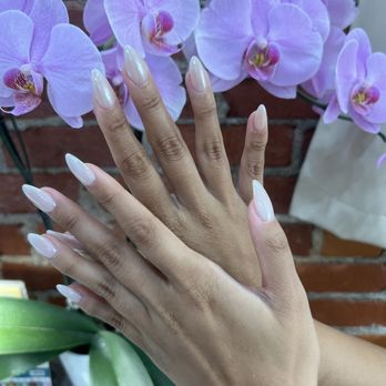 Hailey Nails - White Pearl Chrome Nail - Nail Salons Near Me - South Pasadena, California