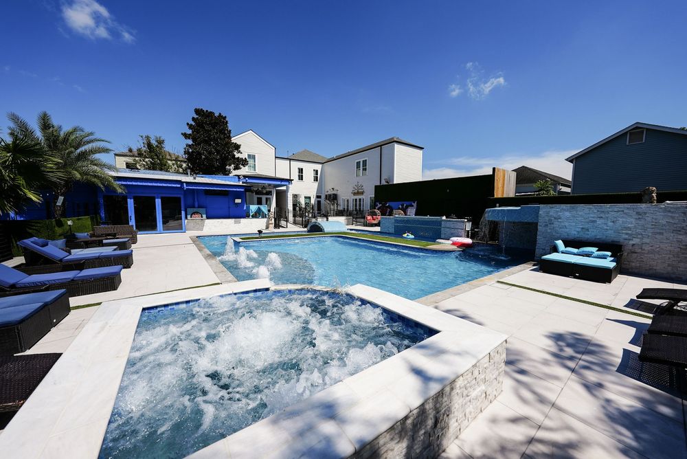 The Blue Crawfish Hotel - wedding in New Orleans, LA