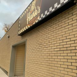 Hank’s Burgers & Fish Fry - Entrance to Hank's