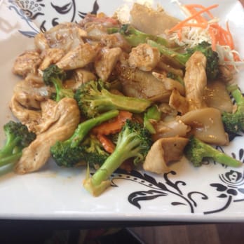 Mai Thai Cafe - Pad see ewe. Looks better than it tasted, but I ate it all. So clearly, it wasn't THAT bad. - Thai Near Me - Wheaton, Illinois Mai Thai Cafe - Pad see ewe. Looks better than it tasted, but I ate it all. So clearly, it wasn't THAT bad. - Thai Near Me - Wheaton, Illinois