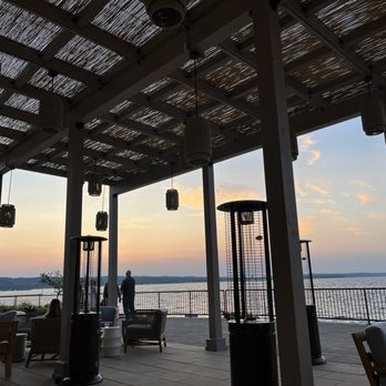 Delamar - Another area to watch the lake - Hotels Near Me - Traverse City, Michigan