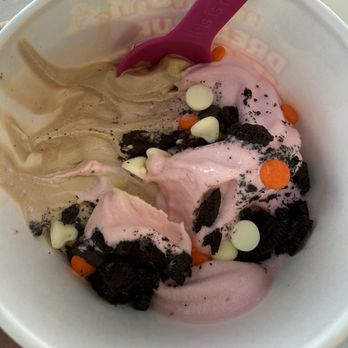 Menchie's Frozen Yogurt - Pumpkin and strawberry froyo with white chocolate chips, Oreos, and Reese's pieces - Desserts Near Me - Delray Beach, Florida