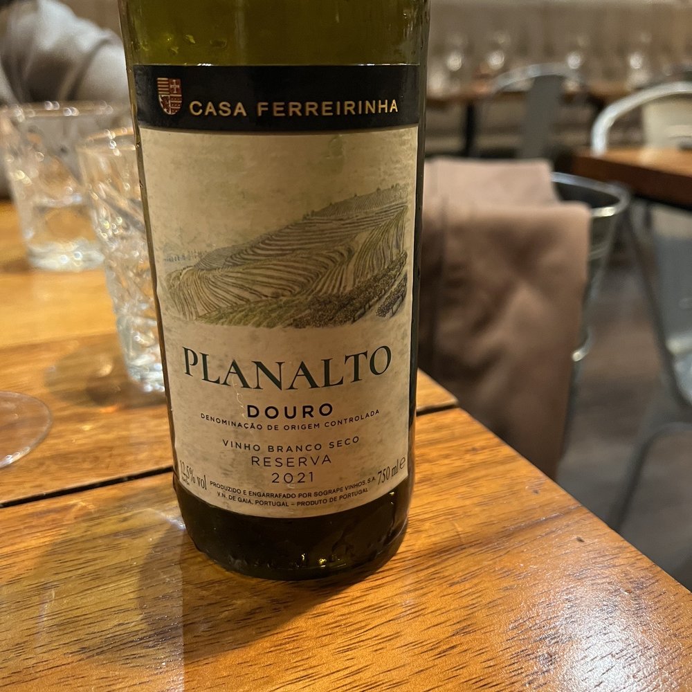 IL Pizzaiolo - Very tasty local Portuguese white. Not green. - Pizza Near Me - Porto, 13