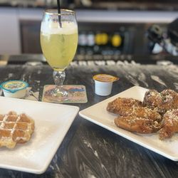 Nick & Mike Bar and Grill - 6 Chicken Wings and waffle