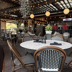 Doc & Bubbas - Table/seating area