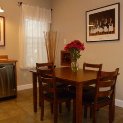 The Annex Accommodations - Kitchen dining table
