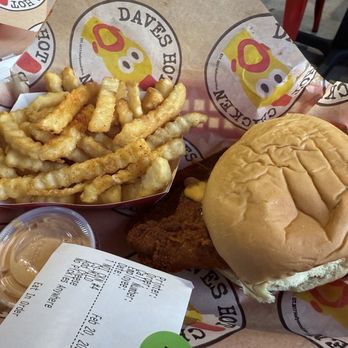 Dave's Hot Chicken - Chicken Shop Near Me - Lake Mary, Florida