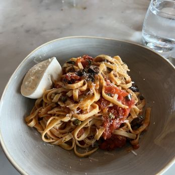 It's Italia - Linguine Pomodoro - Italian Near Me - Half Moon Bay, California