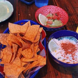 ESQUITES, GUACAMOLE AND CHIPS