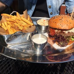 Burgr's