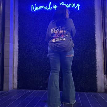 The Oakmont - Photo ops outside the restaurant - American Near Me - Indianapolis, Indiana The Oakmont - Photo ops outside the restaurant - American Near Me - Indianapolis, Indiana