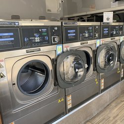 Adams Square Coin Laundry - Facility