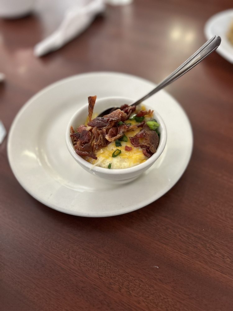 TINA MARIE’S Traditional American Restaurant in Bakersfield