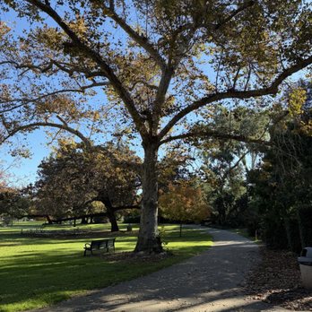 Lacy Park - Parks Near Me - San Marino, California