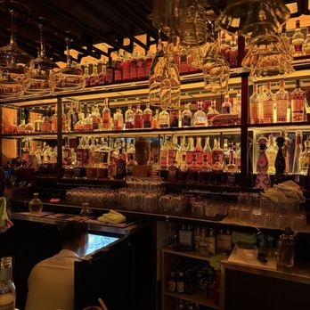 RM 38 - The bar - Speakeasies Near Me - Honolulu, Hawaii