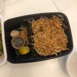 Shrimp pad thai Shrimp pad thai