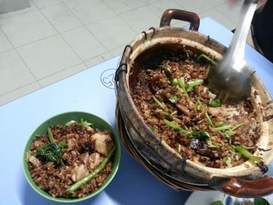 Lian He Ben Ji Claypot Rice by null