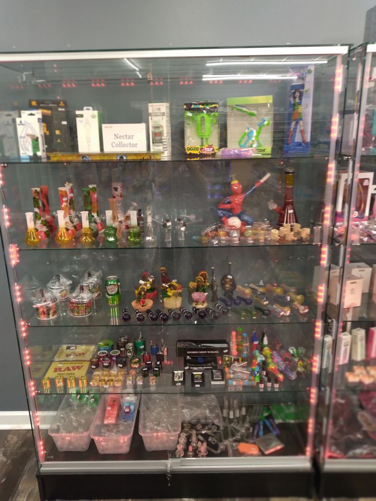 NOVELTY AND VAPE Updated June 2024 624 N Glenwood Ave, Dalton