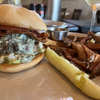 Crooked Oak Tavern - Blue cheese burger - American Near Me - Conway, South Carolina Crooked Oak Tavern - Blue cheese burger - American Near Me - Conway, South Carolina