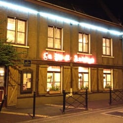 La Petite Auberge - La façade de nuit!