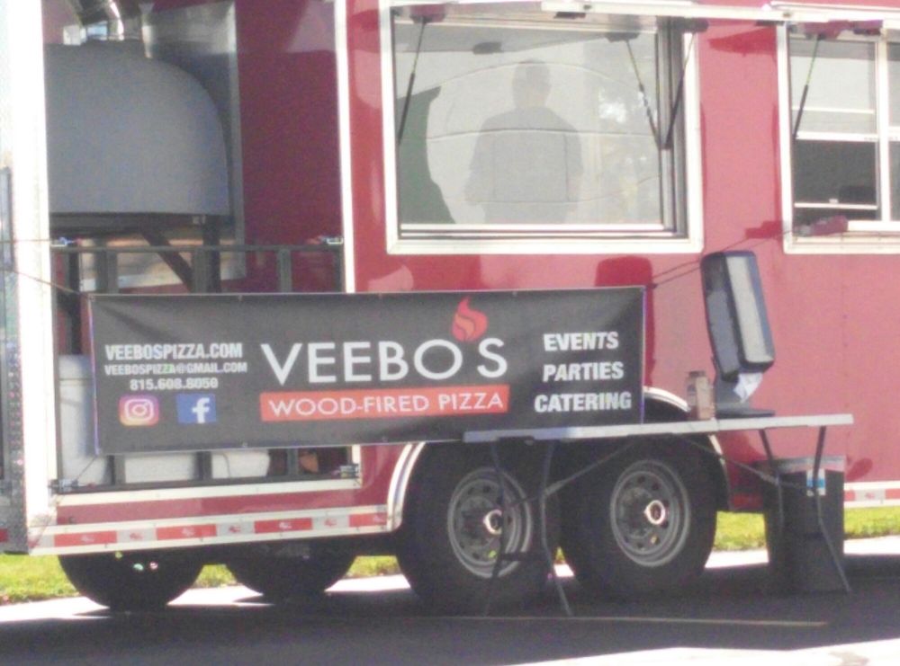 VEEBO’S WOODFIRED PIZZA Rockford, Illinois Food Trucks