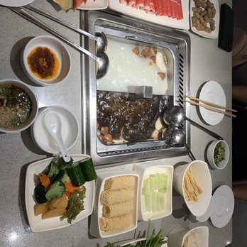 Haidilao Hotpot Flushing - 2 side hot pot - Hot Pot Near Me - Flushing, New York