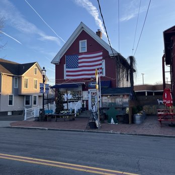 Saugatuck Sweets - a store with an american flag on it - Ice Cream & Frozen Yogurt Near Me - Fairfield, Connecticut