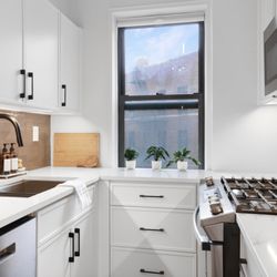 360 Kitchen Design - Interior design by Ellen Z. Wright of ApartmentRehabNYC.com Kitchen Cabinets by 360 Kitchen Design Photo by KMDECO Creative