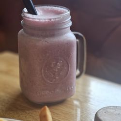 Noches De Colombia - Strawberry milkshake