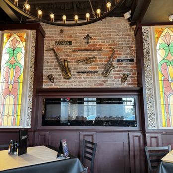 Half Shell Oyster House - Decor - Seafood Near Me - Foley, Alabama