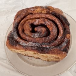 Glenn's Family Restaurant & Gift Shop - Cinnamon Bun