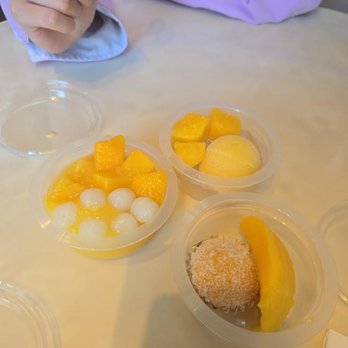 Hui Lau Shan - A2: Mango Romance - Desserts Near Me - Berkeley, California